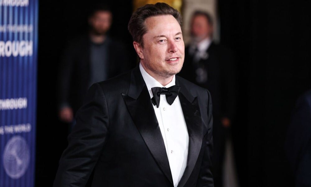 Elon Musk Diprediksi Jadi Orang Pertama Triliun Dolar Didunia