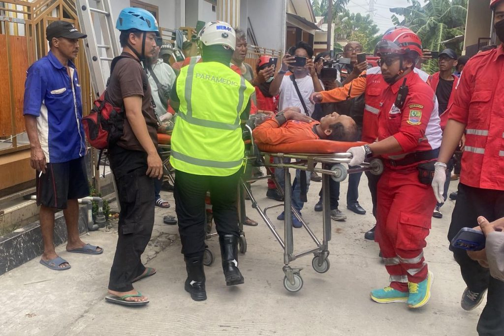 Coran Tower Bekasi Ambruk Hingga Memakan Korban Jiwa