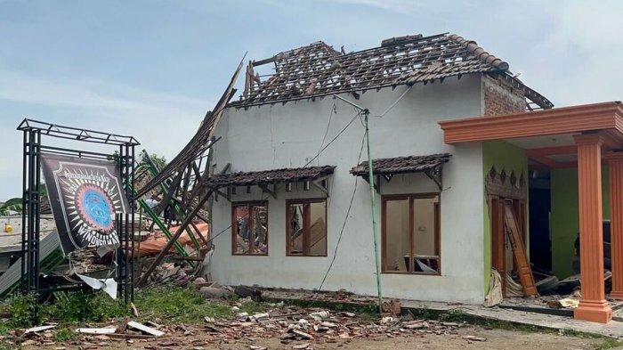 Rumah Polisi Meledak Akibat Tabung Elpiji, Dua Orang Tewas