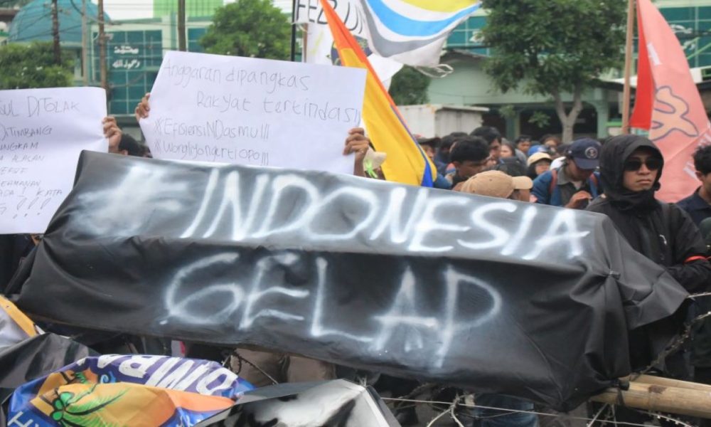 Indonesia Gelap, Aksi Demo Mahasiswa di Jakarta Ricuh