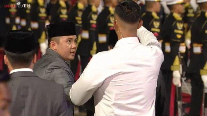 Mayor Teddy Tegur Paspampres Saat Payungi Prabowo