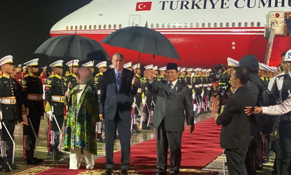 Prabowo Sambut Erdogan Langsung di Bandara, Bentuk Penghormatan