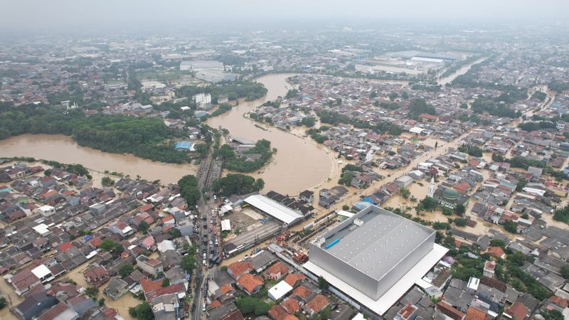 Banjir Bekasi Terparah Hingga Kawasan Elit Terendam