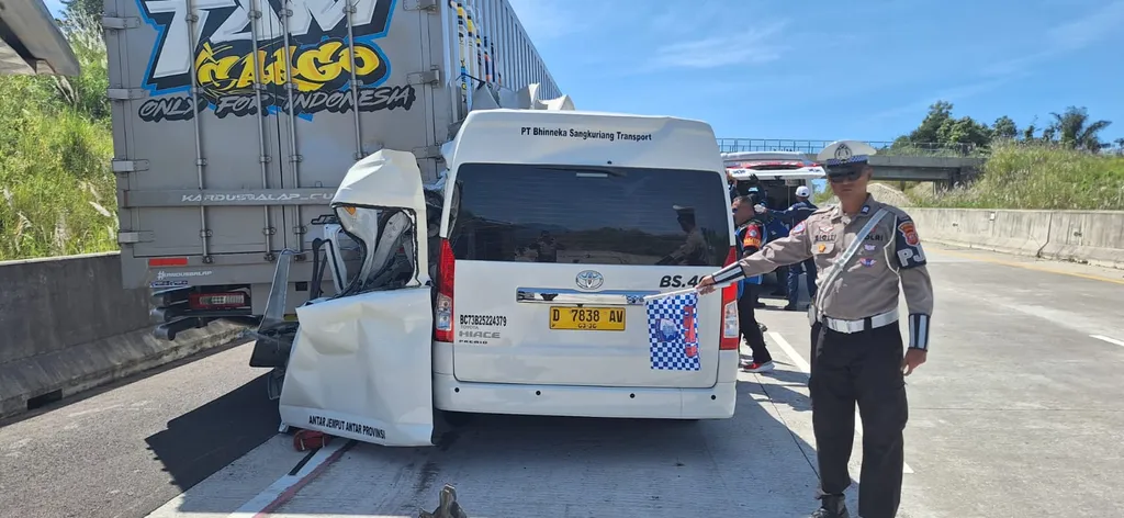 Kecelakaan Tol Cisumdawu, 3 Orang Tewas - Kemajuan Rakyat Kecelakaan Tol Cisumdawu, 3 Orang Tewas