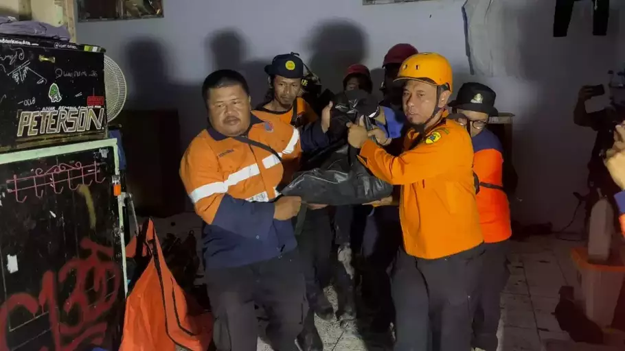 Tembok Kolam Ambrol di Ponpes Gontor Magelang - Kemajuan Rakyat Tembok Kolam Ambrol di Ponpes Gontor Magelang