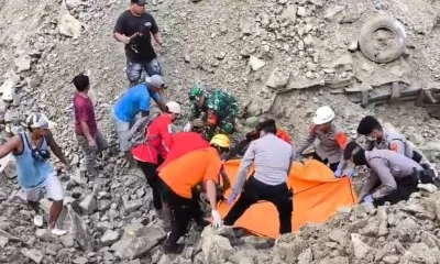 Tim SAR gunakan ekskavator menyingkirkan material longsor Gunung Kuda Cirebon