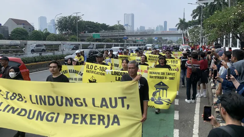 Aksi May Day Digelar di Depan Gedung DPR