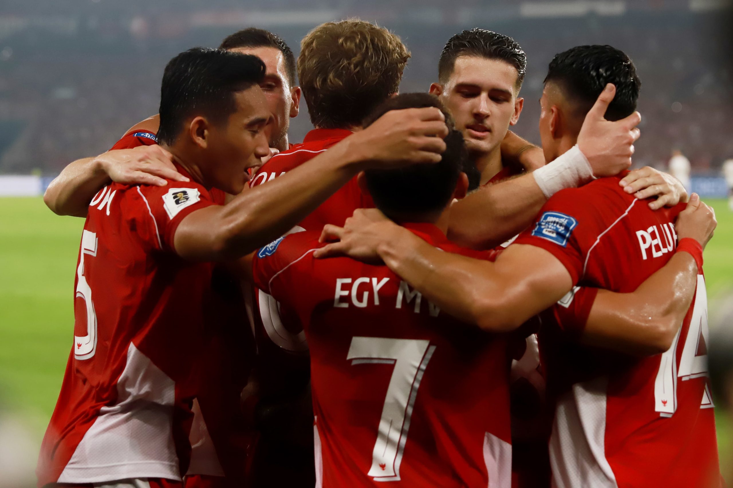 Skuad Garuda bersorak merayakan gol Ole Romeny yang memastikan kemenangan 1-0 atas China di GBK, 5 Juni 2025. - Kemajuan Rakyat Selebrasi Garuda Usai Cetak Gol Kemenangan