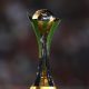 Trofi resmi piala dunia antarklub FIFA berlapis emas dengan bola dunia di puncaknya.